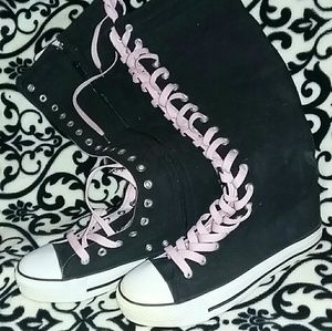 Cute converse like shoes
